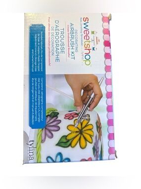 TYLINA Sweetshop decorating airbrush kit. New with Tags $50